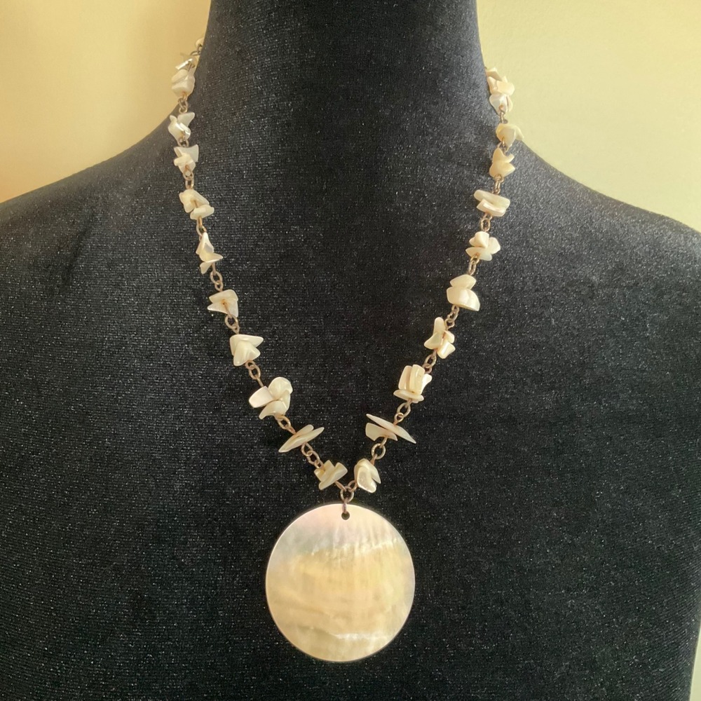 Natural Mother of Pearl Shell Chip Pendant Necklace Bronze Tone Boho Mermaidcore